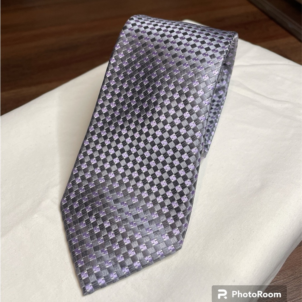 MICHAEL KORS 100% Men's Silk Tie Shimmering Purple (Lavender)& Gray